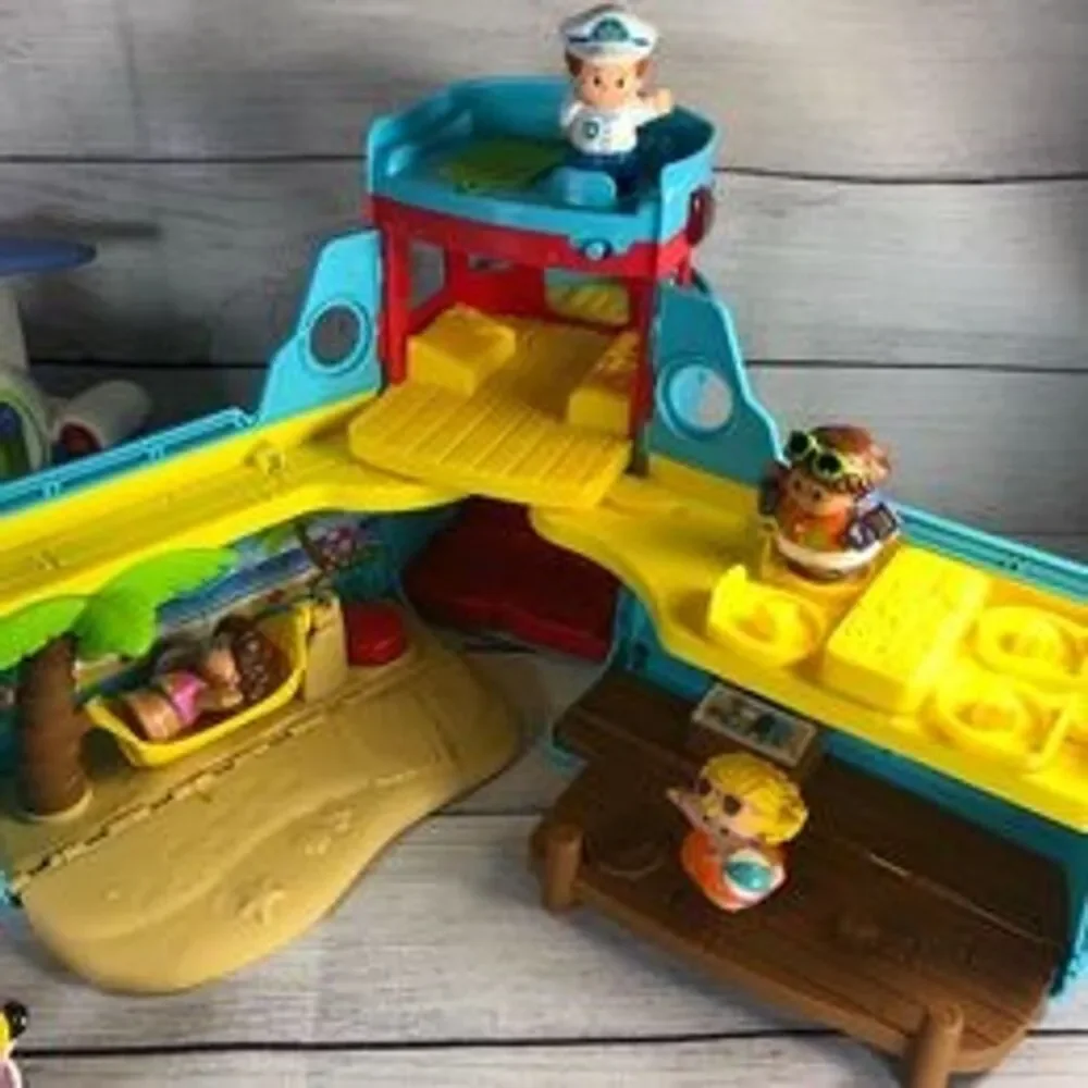 Little people cruise ship and plane